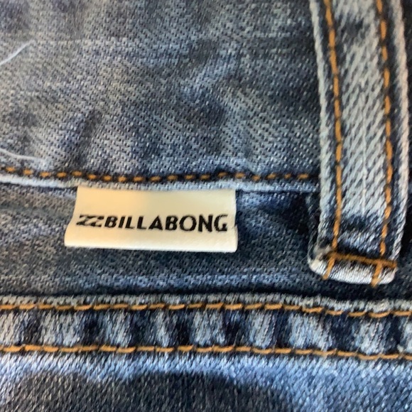 Billabong cropped distressed boyfriend jeans. - Picture 3 of 3
